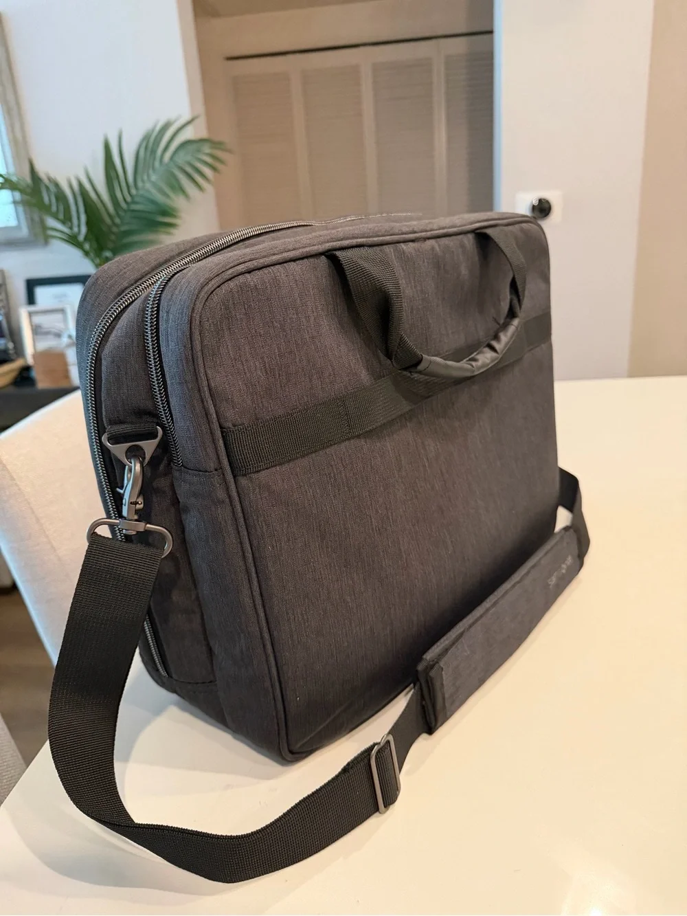Samsonite Dark Gray Laptop Briefcase Messenger Bag
